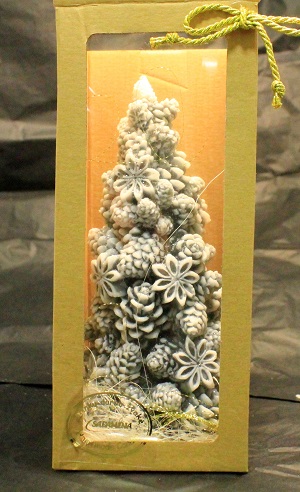 Kalėdinė žvakė Eglutė su konkorėžiais