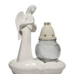 Prabangi keramikinė kapų žvakidė BALTAS ANGELAS Aukštis 29 cm. Stovo plotis 23 cm.,gylis 14 cm.