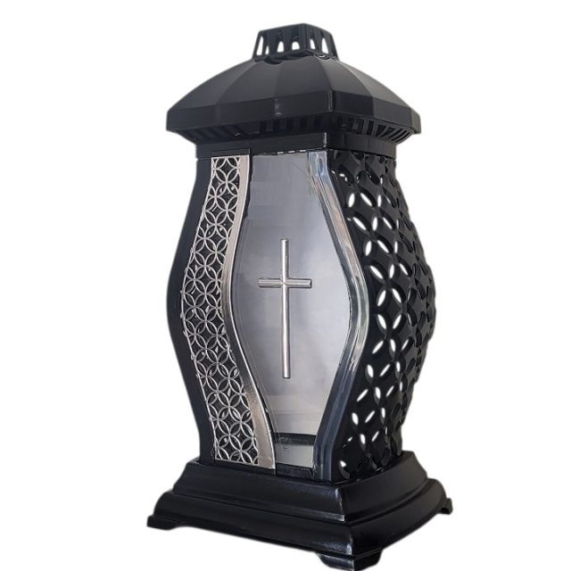 KOPLYTĖLĖ RATAN juoda su sidabriniu kryžiuku 35 cm.